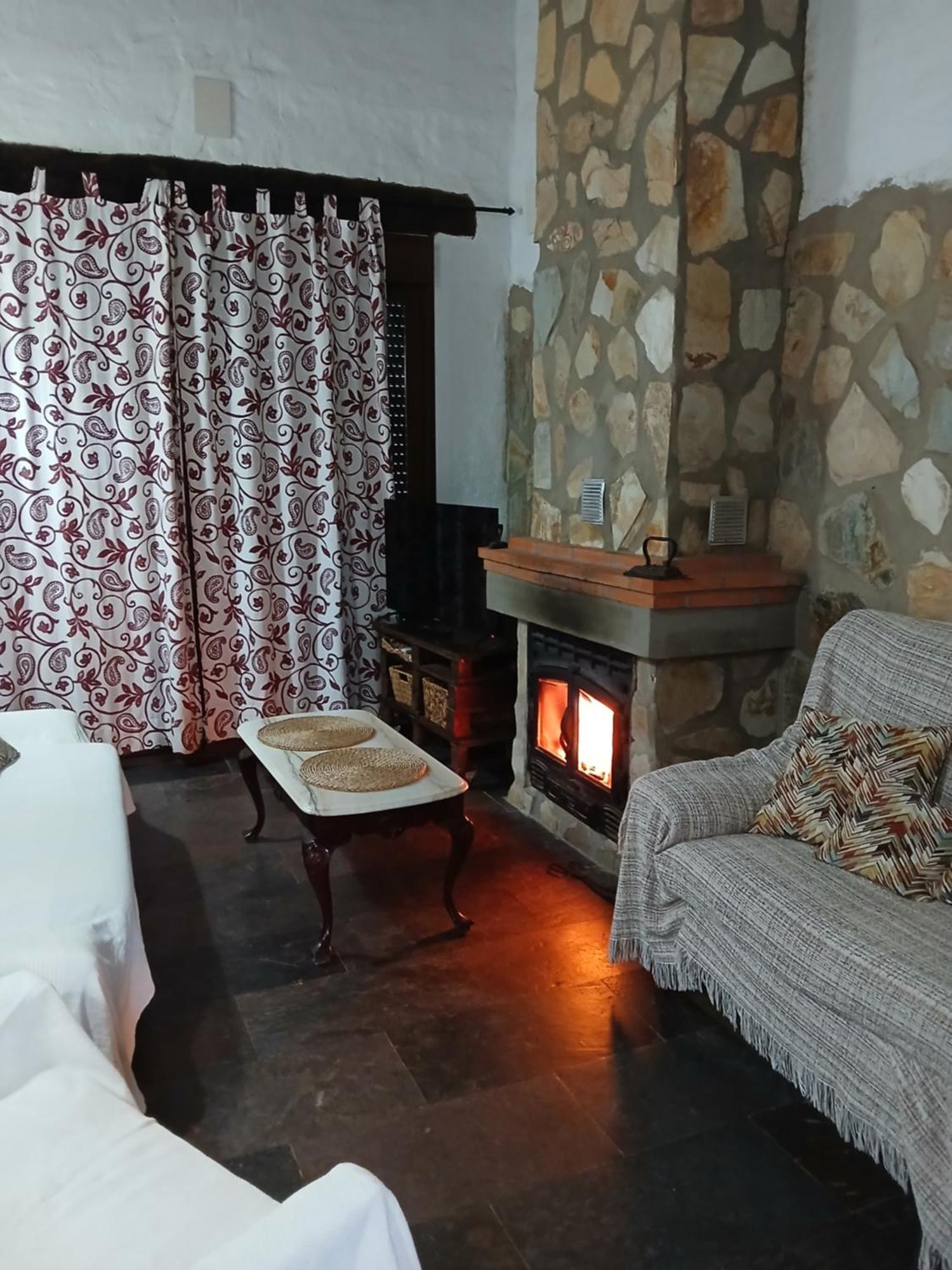 Mirador De Fuentes Guest House Fuentes De Leon ภายนอก รูปภาพ